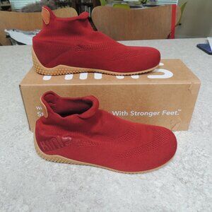 Kinis Lucy Walking Shoes Red Size Small New in Box